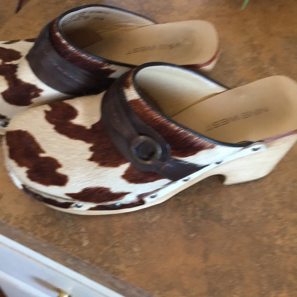 Cow Hide Clogs - Picture 3 of 6